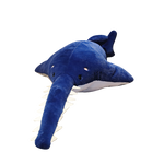 Peluche Requin-Scie bleu sur fond blanc