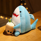 peluche requin assis sur meuble