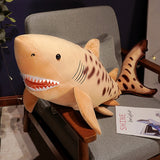 Peluche Requin Tigré sur un fauteuil