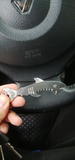 Décapsuleur Requin dans une voiture