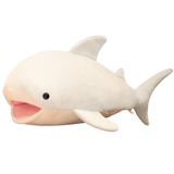 Peluche Requin Mignon sur fond blanc